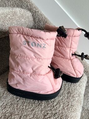 Stonz Water-Repellant Puffer Booties Large